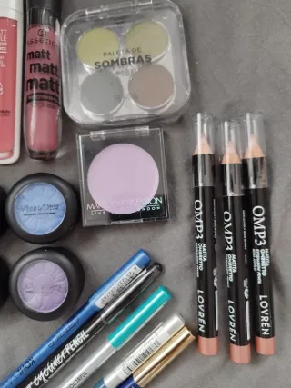 Lote cosméticos 38 piezas. varias marcas