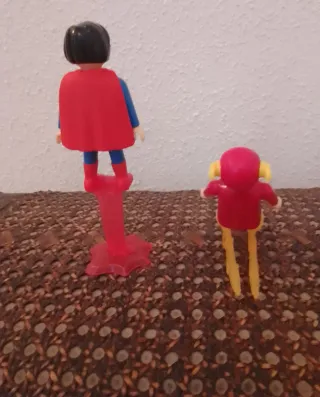 Muñecos Superman y Flash Kinder