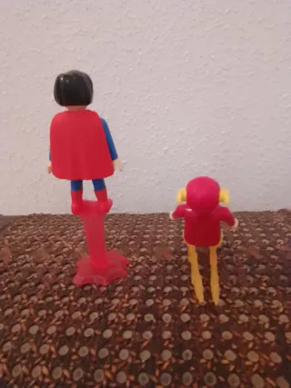 Muñecos Superman y Flash Kinder