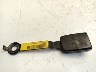 ENGANCHE CINTURON DELANTERO DERECHO NISSAN TERRAN