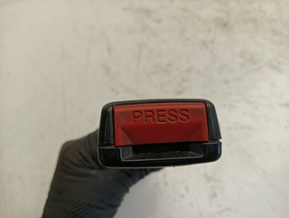 ENGANCHE CINTURON DELANTERO DERECHO NISSAN TERRAN