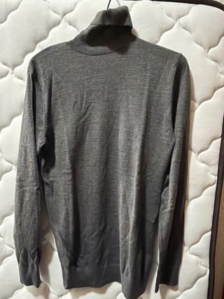 Jersey cuello alto gris