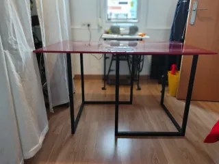 Mesa de estudio cristal roja