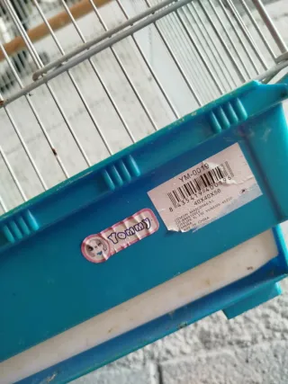 Jaula para pájaros azul y blanca