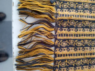 Pashina estampado beige y marrón de paisley.