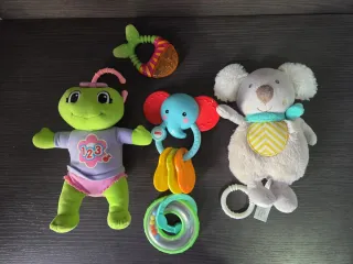 Lote de mordedores y peluches para bebé