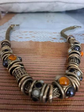 Collar dorado cordón labrado y eslabones con piedr