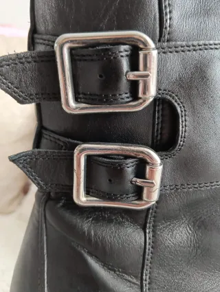 Botas Zara negras con doble hebilla