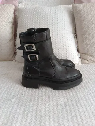 Botas Zara negras con doble hebilla