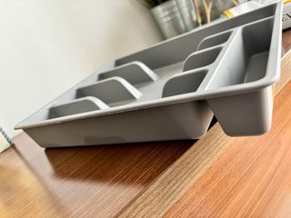 Bandeja organizadora de cubiertos gris