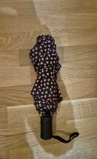Paraguas plegable nuevo con corazones