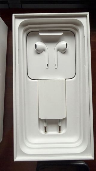 iPhone 11 64 GB Negro con auriculares nuevos