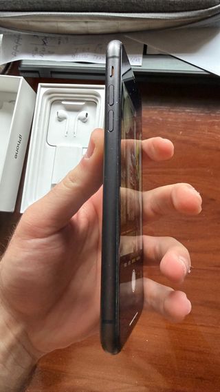 iPhone 11 64 GB Negro con auriculares nuevos