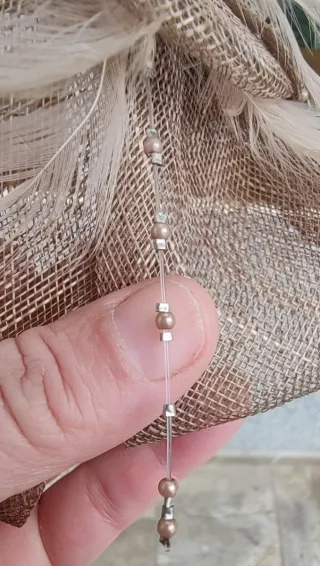 DIADEMA DE MALLA CON LAZO Y PLUMAS, FAILSWORTH