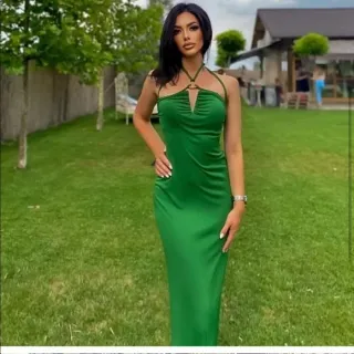 Vestido Zara verde midi broche espalda descubierta