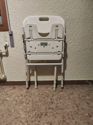 Silla de ducha adaptable y plegable