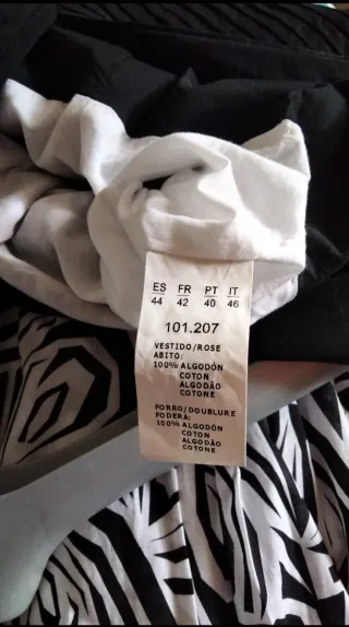 Vestido negro y blanco con cinturón