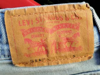 Jeans corti Levi's per bambini. Taglia 5 anni