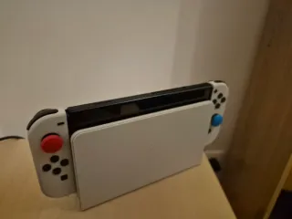 Nintendo Switch OLED + 2 Giochi e Accessori