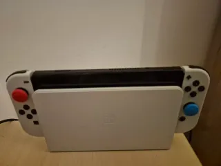 Nintendo Switch OLED + 2 Giochi e Accessori