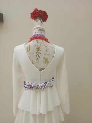 Traje Gitana Flamenca Talla S, color blanco roto.