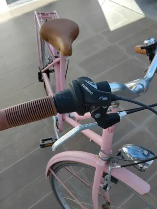 Bicicleta Clásica Rosa para restaurar