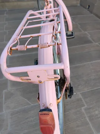 Bicicleta Clásica Rosa para restaurar