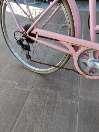 Bicicleta Clásica Rosa para restaurar