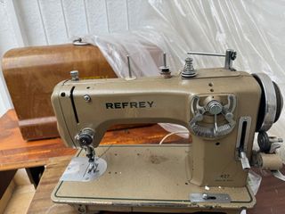 Máquina de coser Refrey 427
