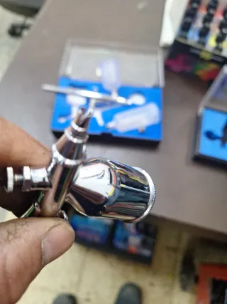 2 Pistolas Aerógrafo con Recipientes