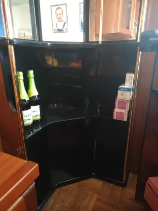 Barra de bar de madera y cuero