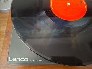 Tocadiscos Lenco B52