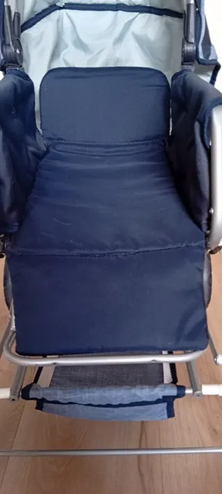 Carrito de juguete azul