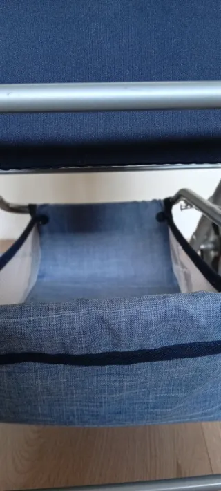 Carrito de juguete azul