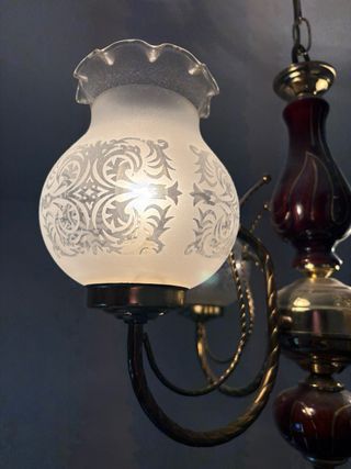 Lámpara de techo antigua dorada y roja