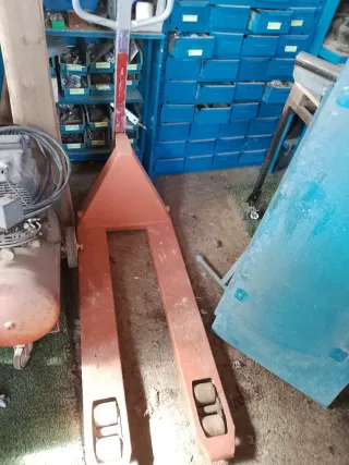 Transpaleta manual naranja