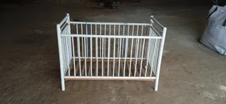 Cuna blanca de madera