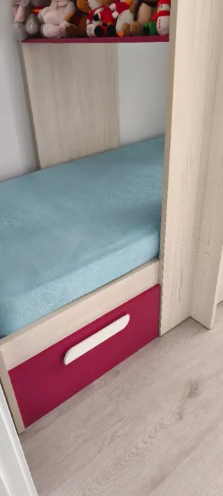 Litera infantil con cajones y estantería