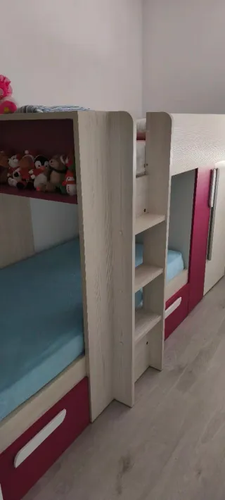Litera infantil con cajones y estantería