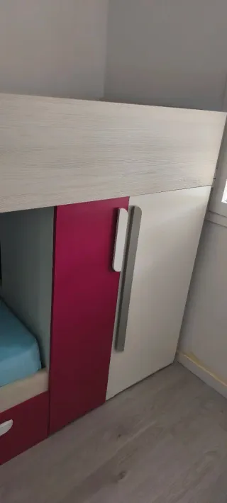 Litera infantil con cajones y estantería