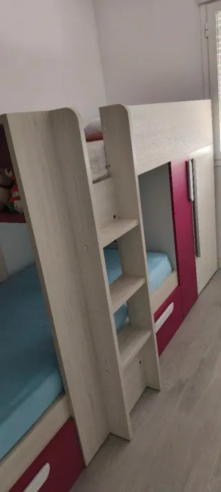 Litera infantil con cajones y estantería
