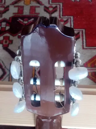 Guitarra clásica españolaola con funda.