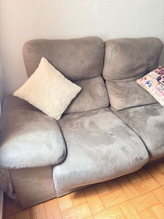 Sofá de salón beige y marrón