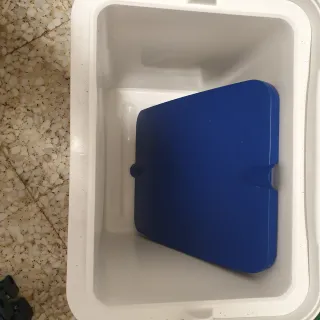 Nevera y 3 sillas plegables camping