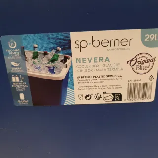 Nevera y 3 sillas plegables camping