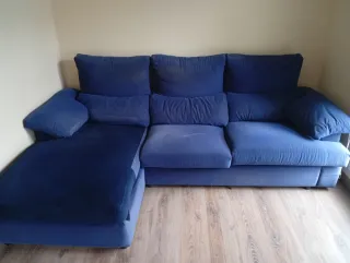 Sofá chaiselongue azul de tela