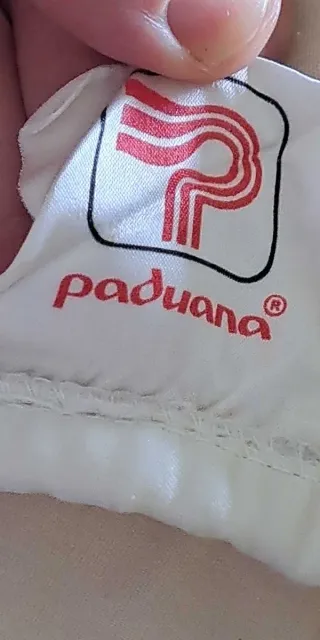 Edredón dorado y blanco estilo años 80