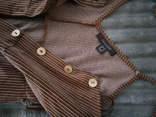 Mono largo de tirantes con rayas