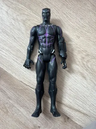Muñeco Black Panther con accesorio