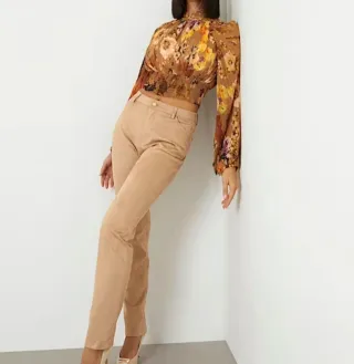 Pantalón Guess recto camel ante sintético Kelly